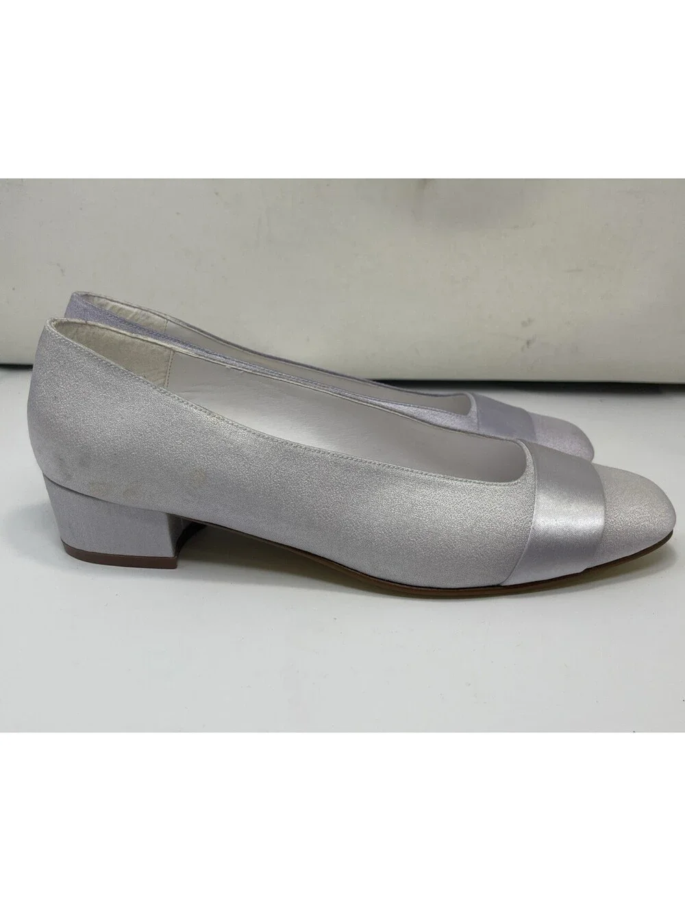 Vintage Michaelangelo Women's 10M Light Gray Satin Low Block Heel Pumps Shoes